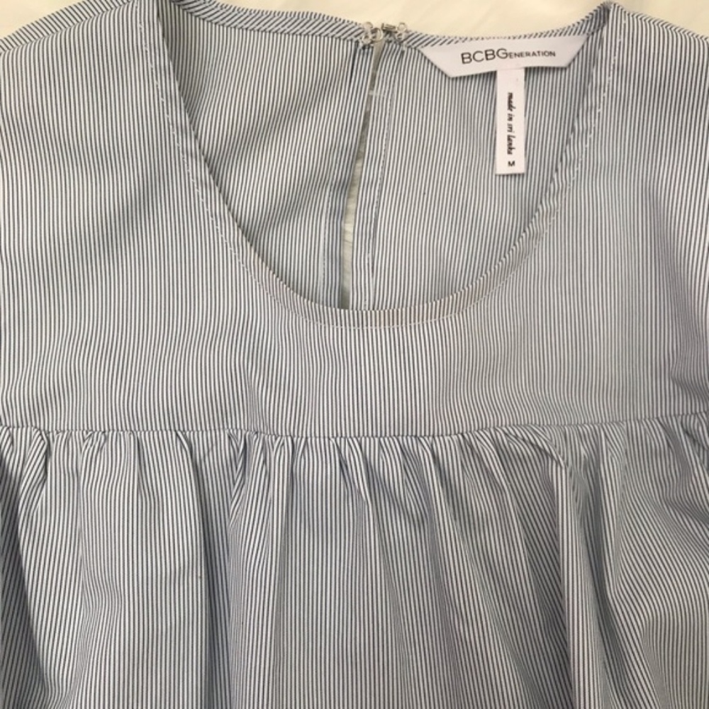 BCBGeneration Ruffles Striped Cold Shoulder Top - Picture 5 of 7